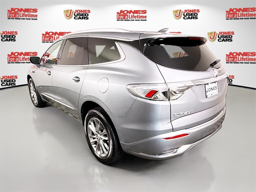 2024 Buick Enclave Avenir photo 2