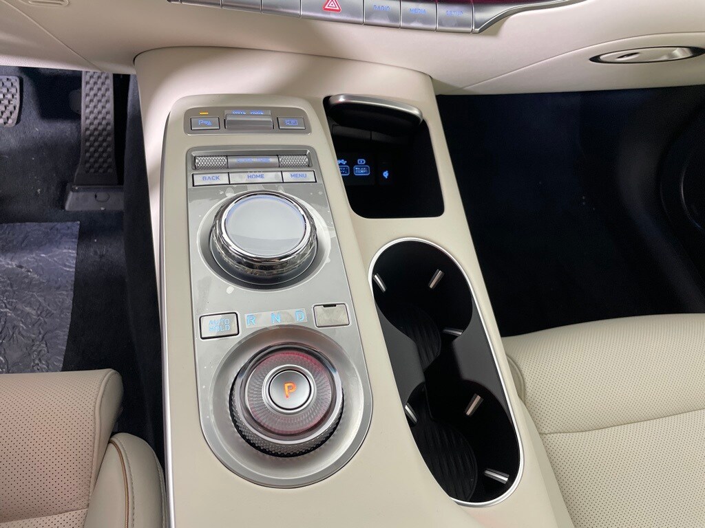 2025 Genesis Electrified GV70 Prestige photo 4