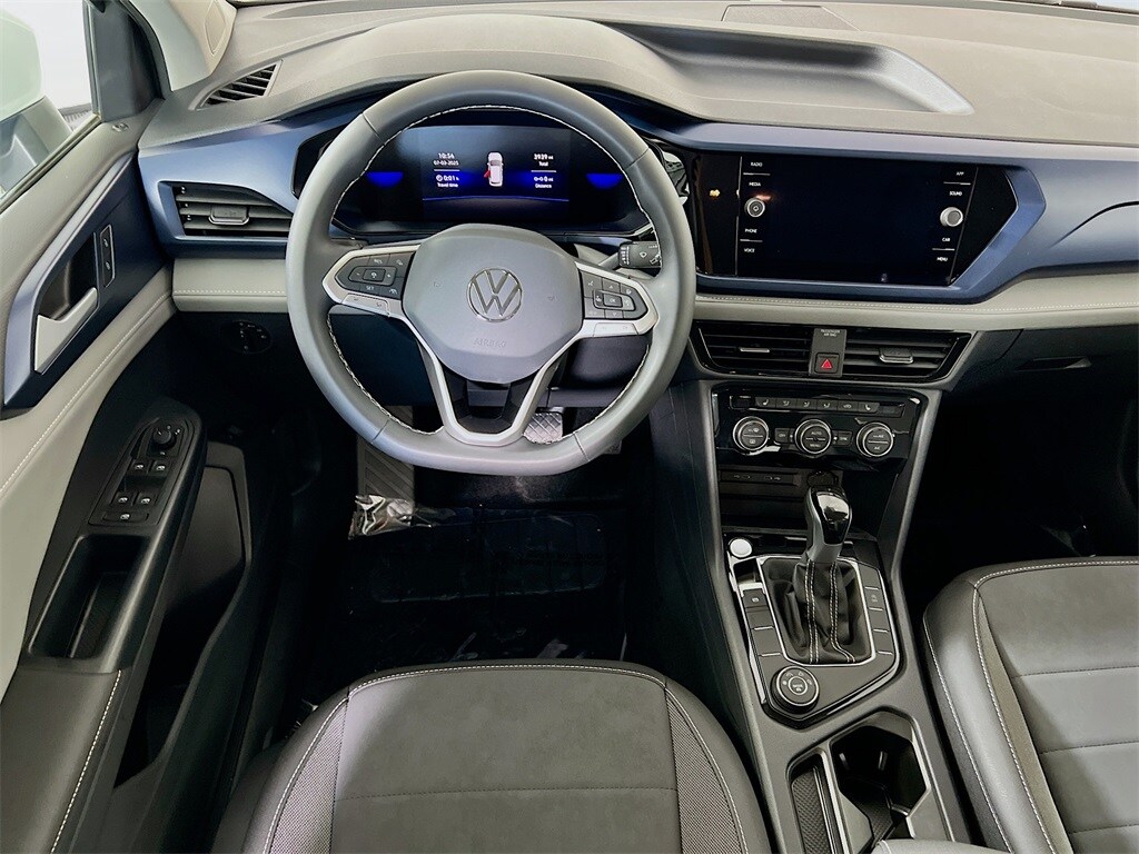 2024 Volkswagen Taos SE photo 2