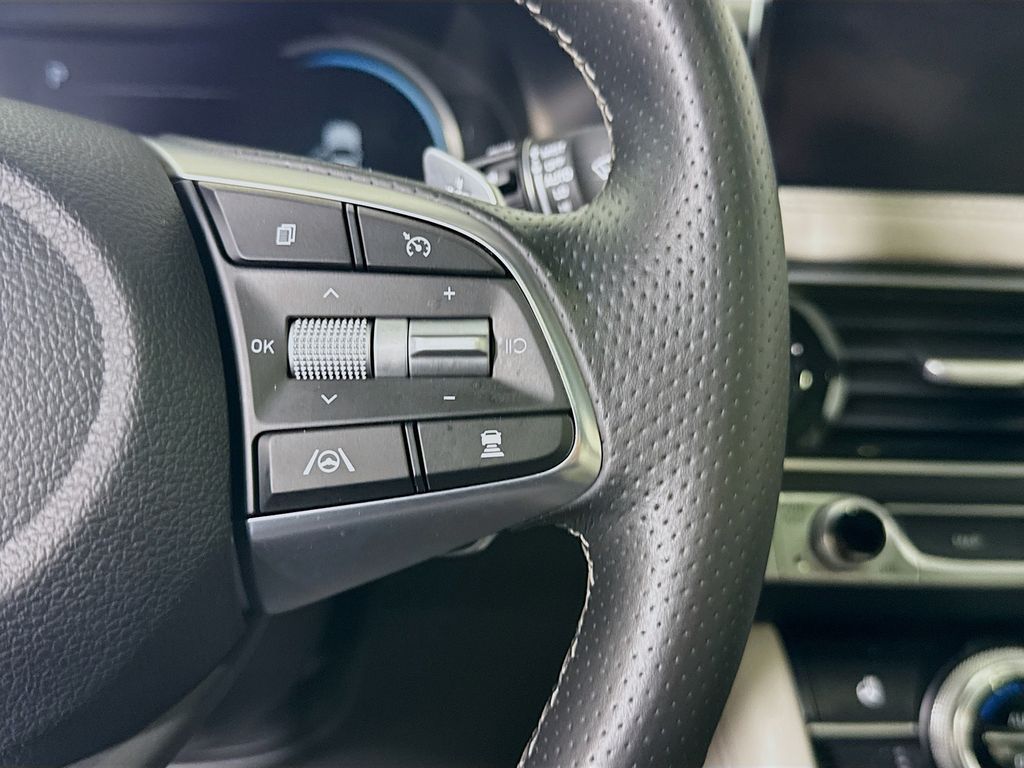 2023 GENESIS G70 Standard - Photo 23