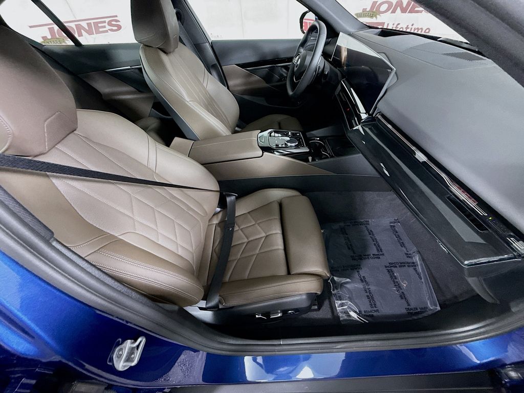 2026 BMW 5 Series 530i - Photo 31
