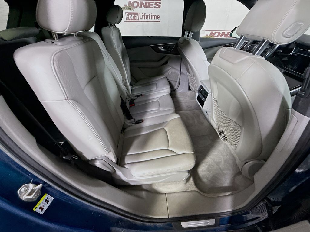 2021 Audi Q7 30