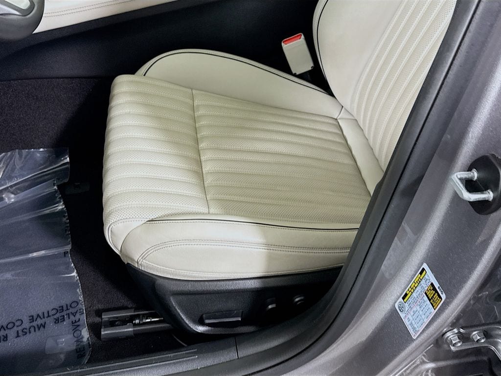 2023 GENESIS G70 Standard - Photo 25