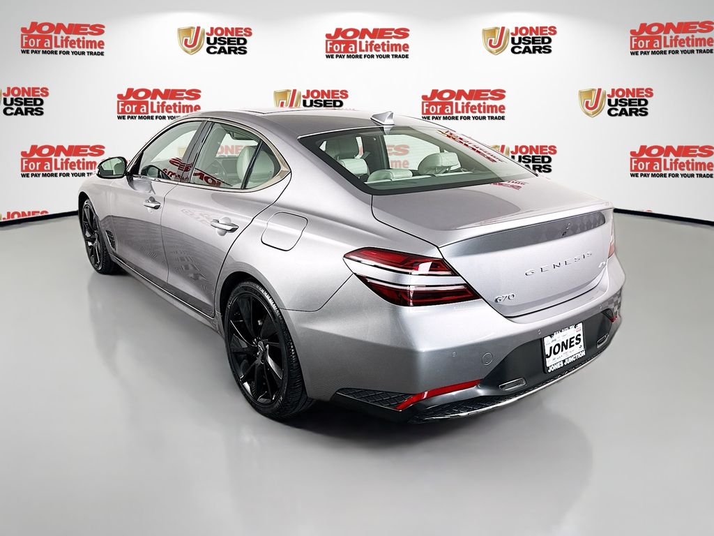 2023 GENESIS G70 Standard - Photo 2