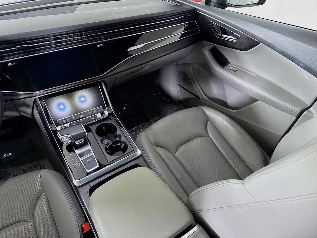 2021 Audi Q7 26