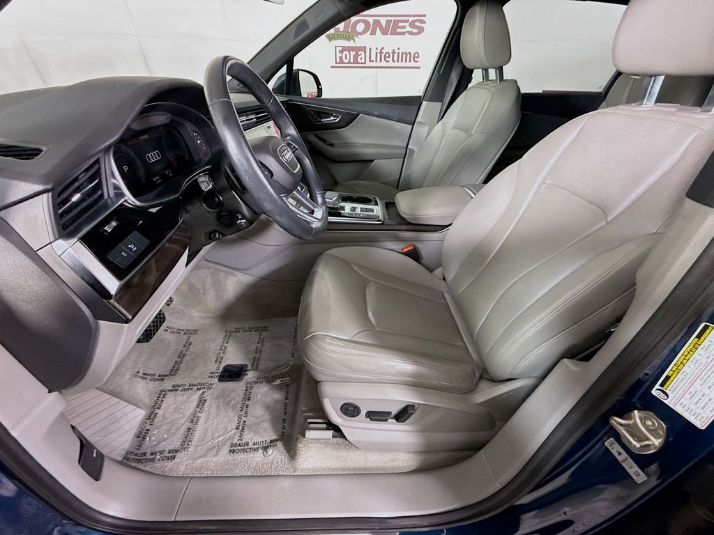 2021 Audi Q7 25