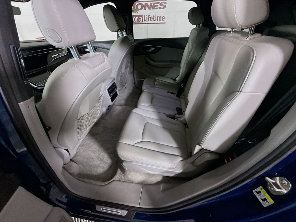 2021 Audi Q7 27