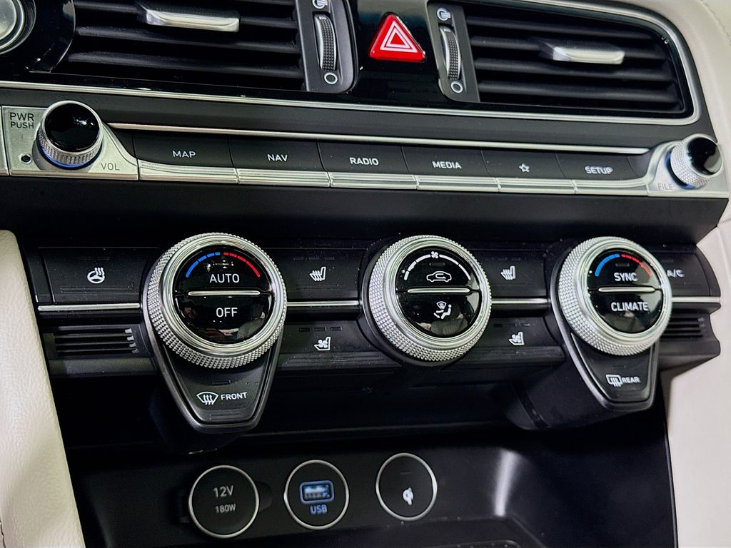 2023 GENESIS G70 Standard - Photo 10
