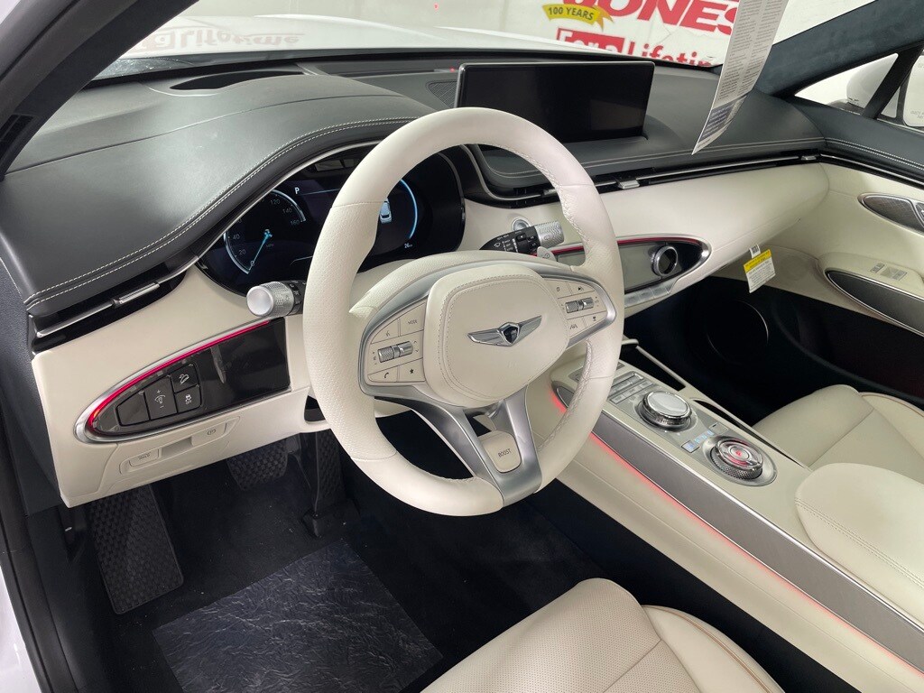 2025 Genesis Electrified GV70 Prestige photo 3