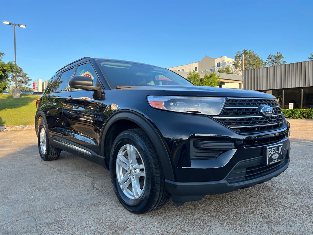 2023 Ford Explorer XLT 4WD's photo