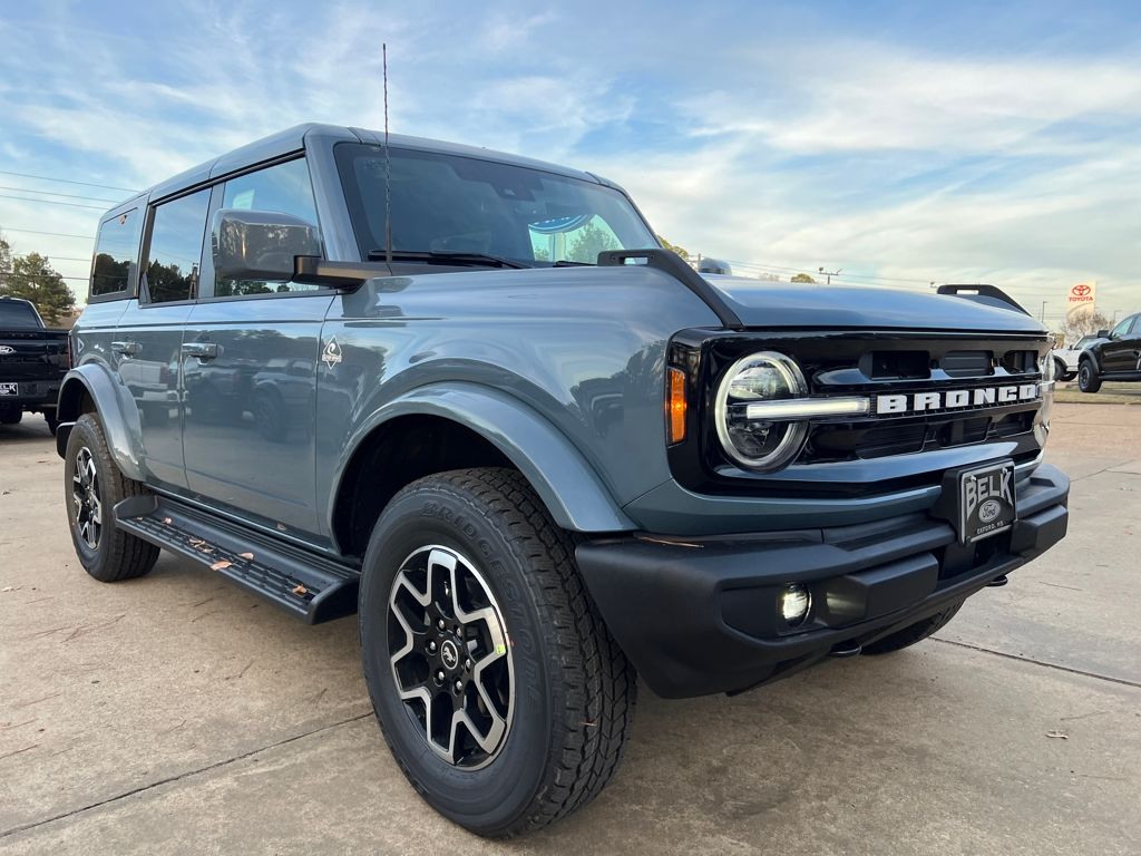 2025 Ford Bronco 4-Door Outer Banks's photo