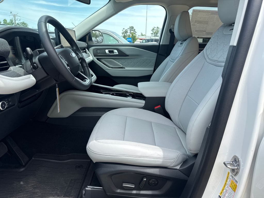 2026 Ford Explorer Platinum - Photo 10