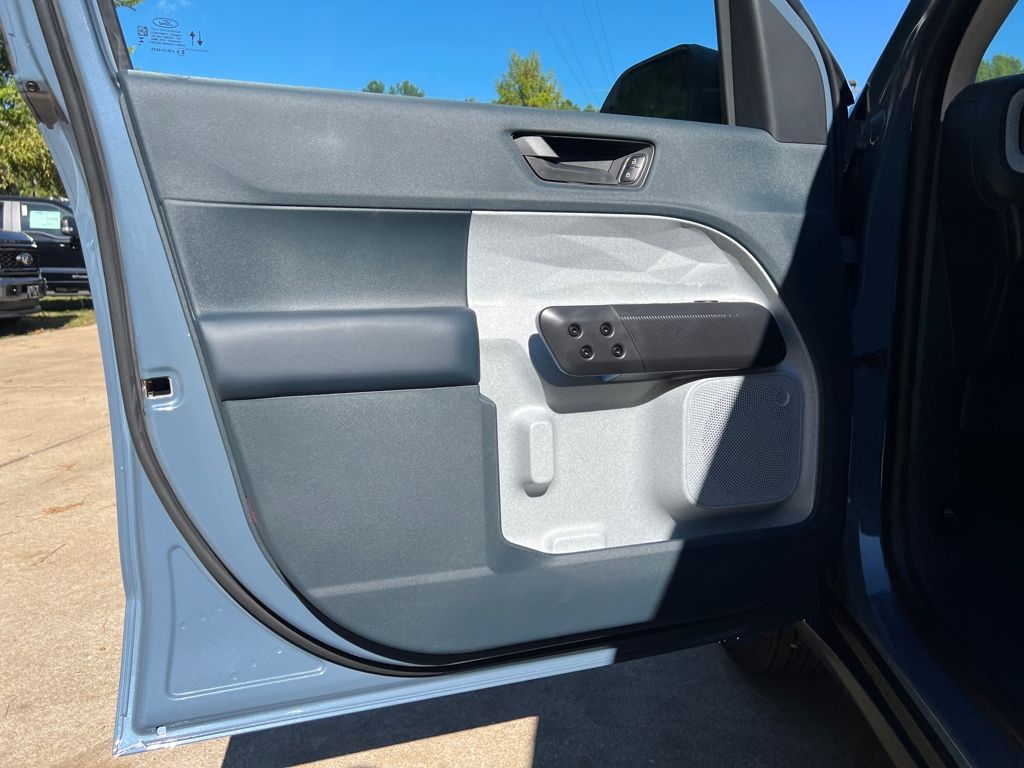 2025 Ford Maverick XLT - Photo 11