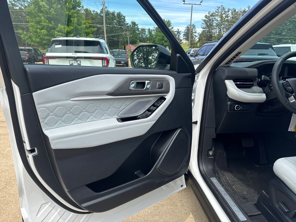 2026 Ford Explorer Platinum - Photo 11