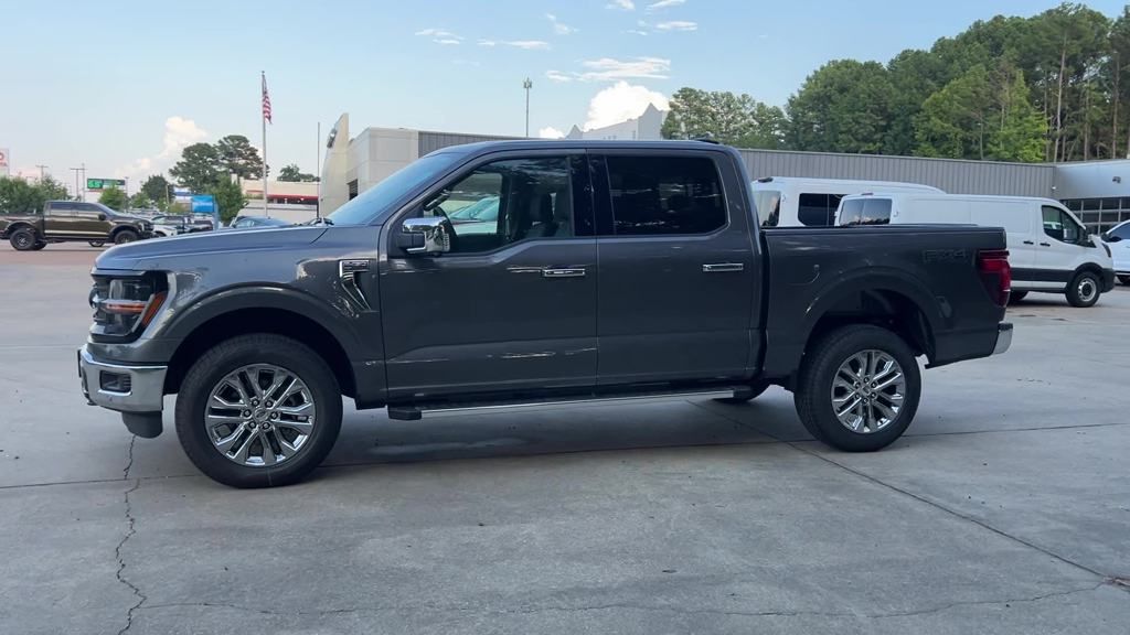 2025 Ford F-150 XLT photo 3