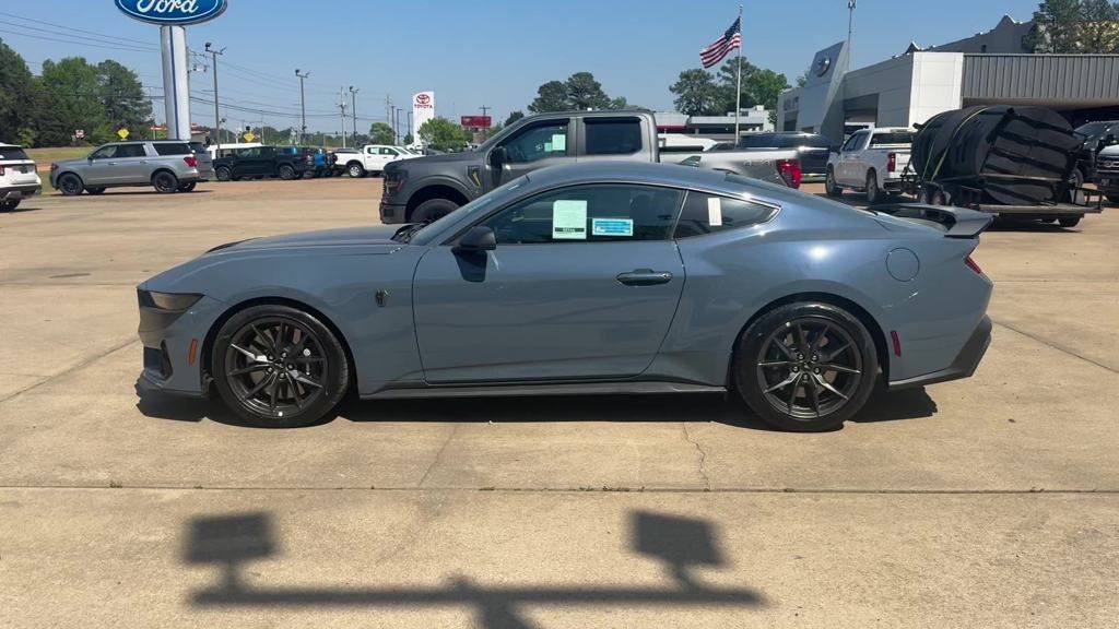 2025 Ford Mustang Dark Horse Deluxe photo 2
