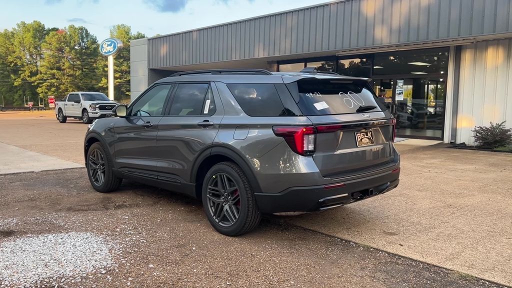 2025 Ford Explorer ST-Line photo 4
