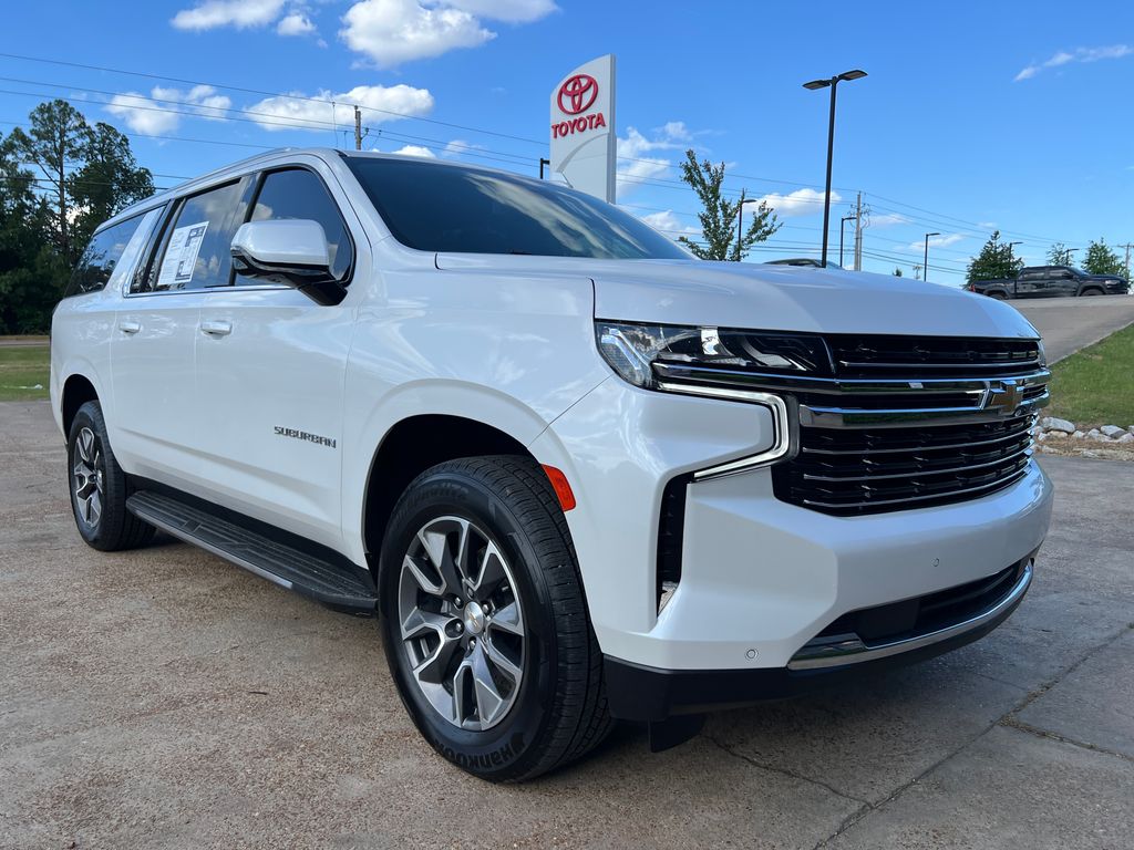 2023 Chevrolet Suburban LT