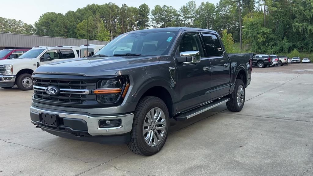 2025 Ford F-150 XLT photo 2
