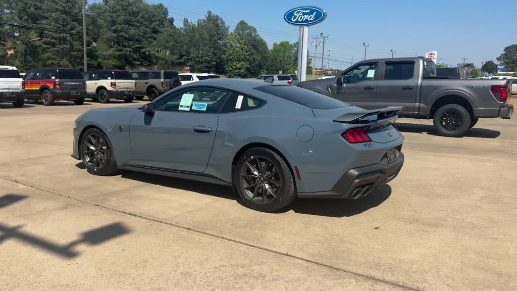 2025 Ford Mustang Dark Horse Deluxe photo 3
