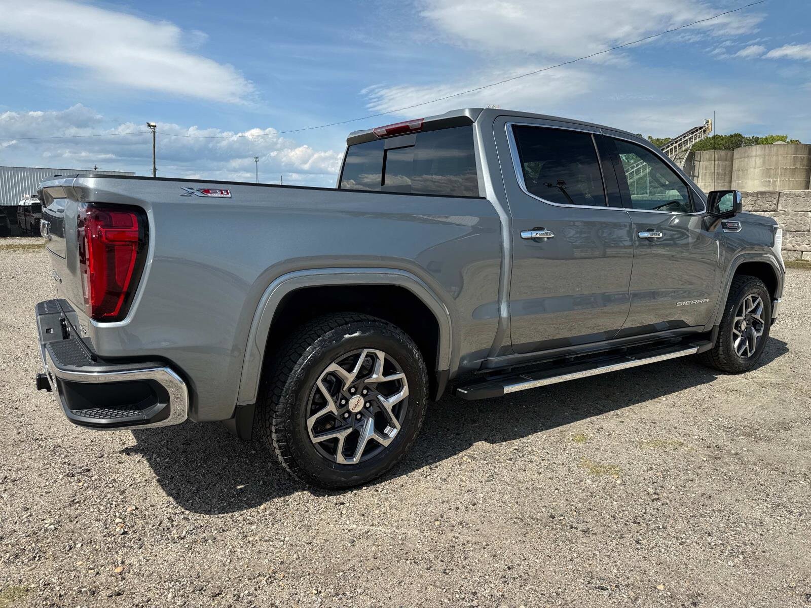 2025 Gmc Sierra 1500 SLT photo 3