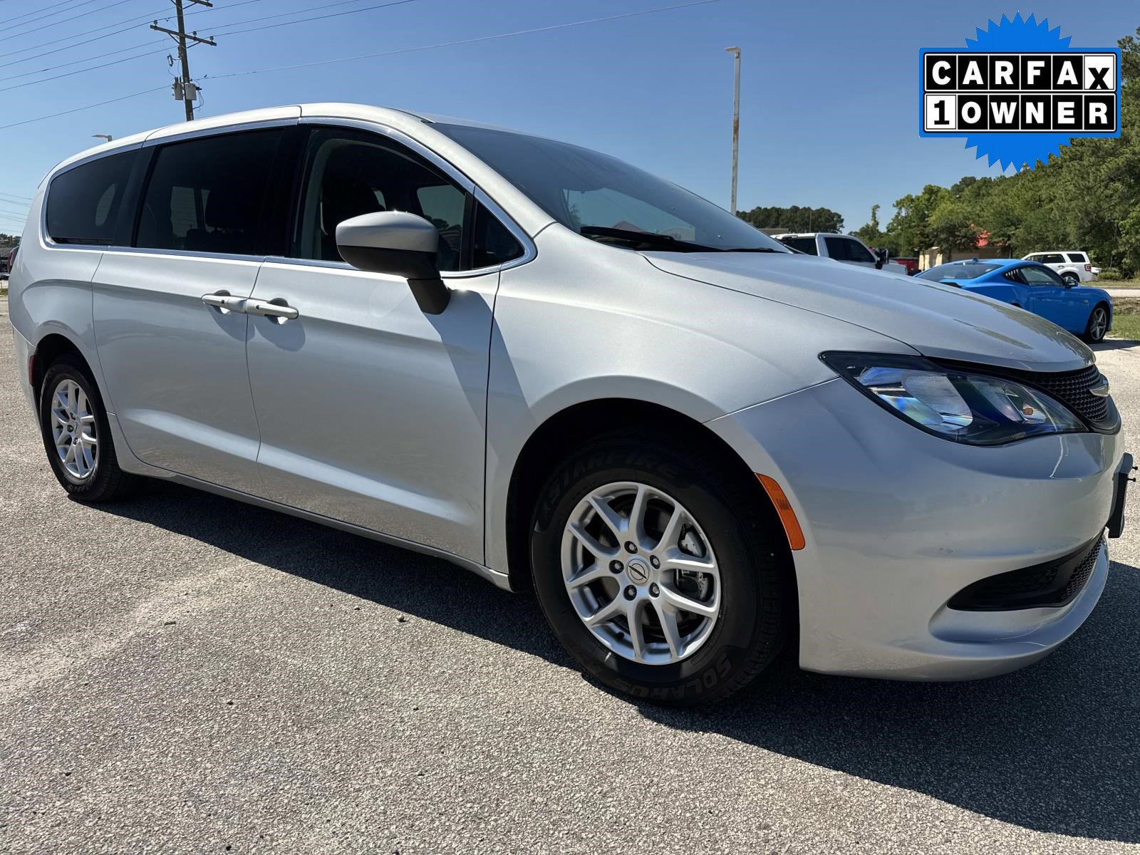 2023 Chrysler Voyager LX's photo