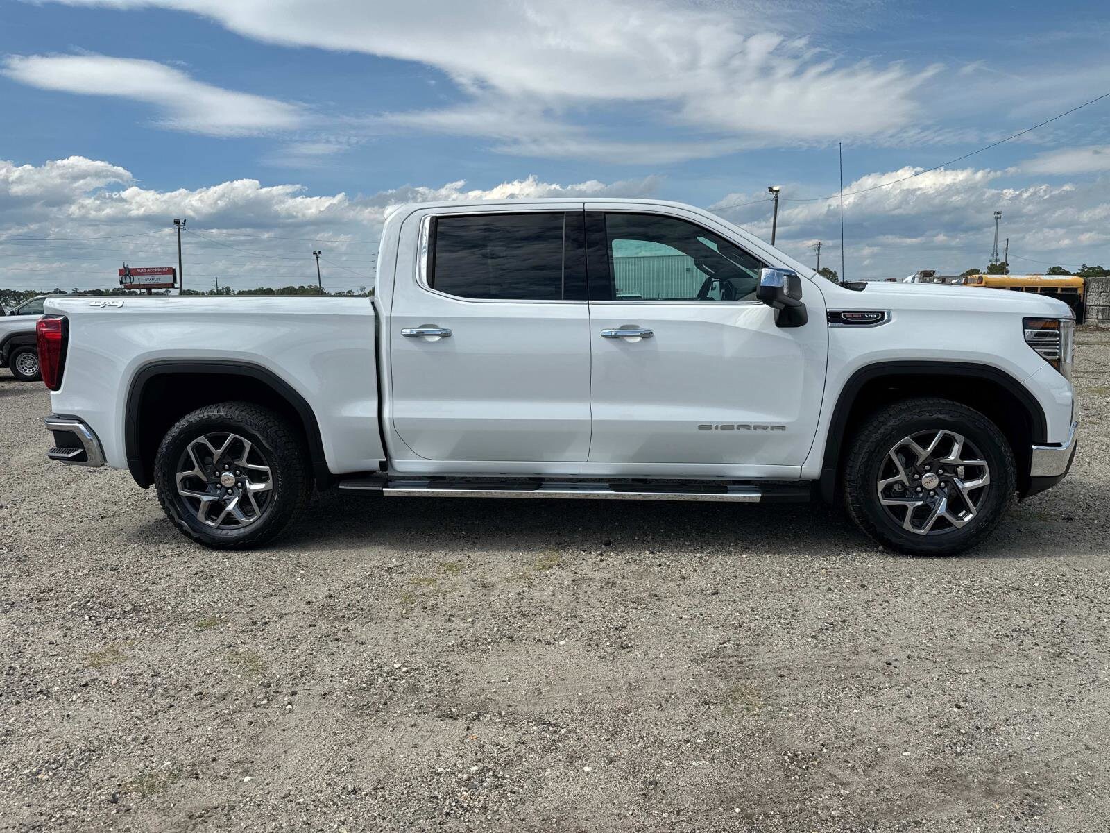 2025 Gmc Sierra 1500 SLT photo 2