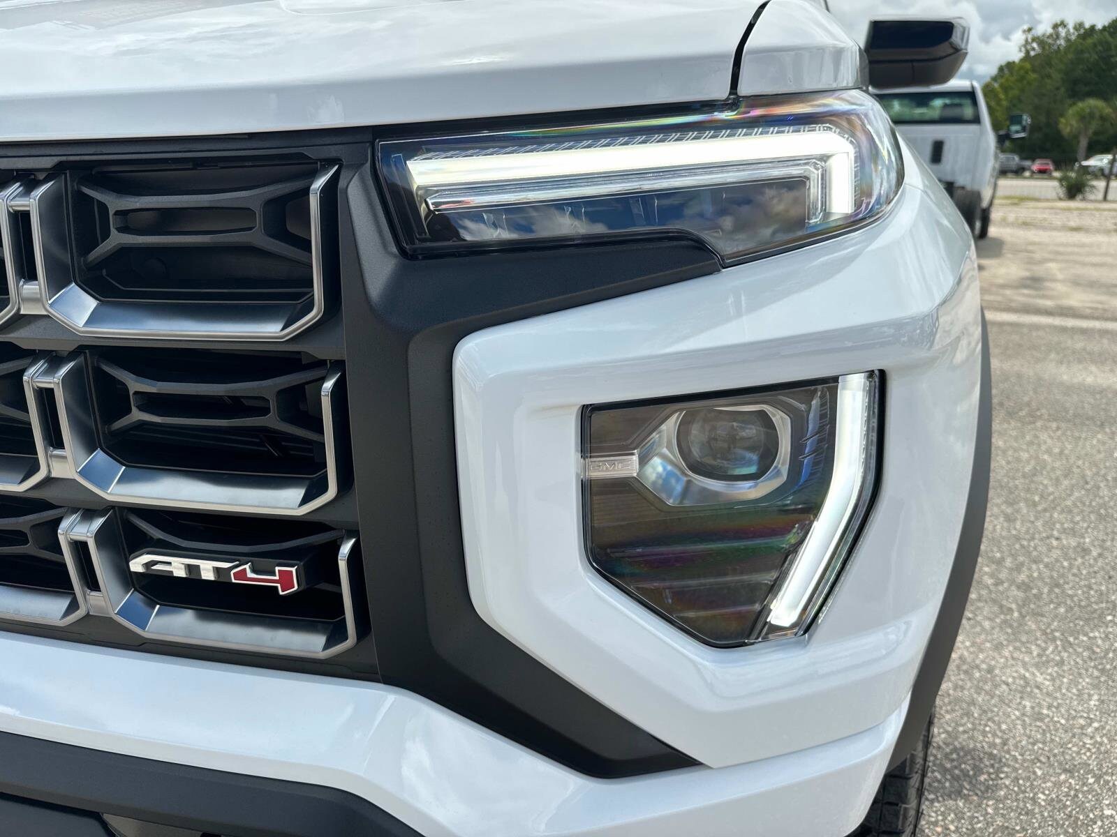 2025 GMC Canyon AT4 - Photo 9