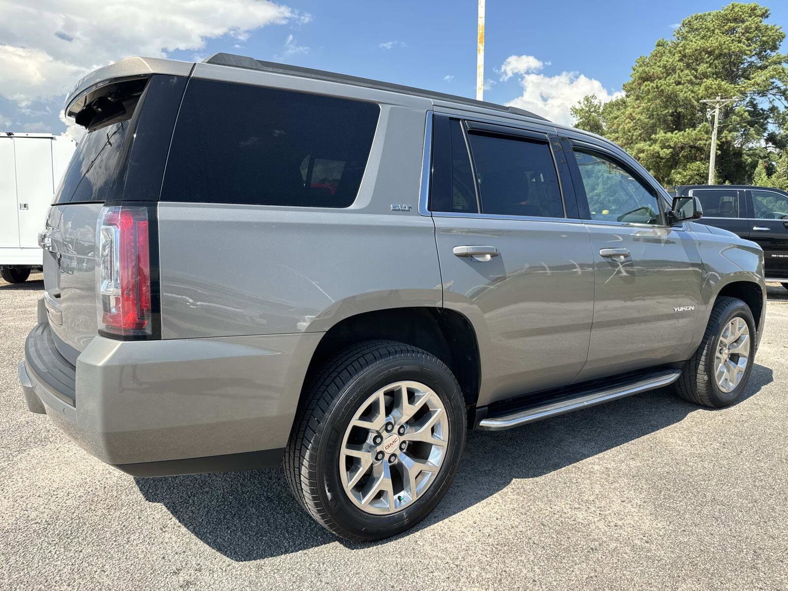2019 Gmc Yukon SLT photo 3