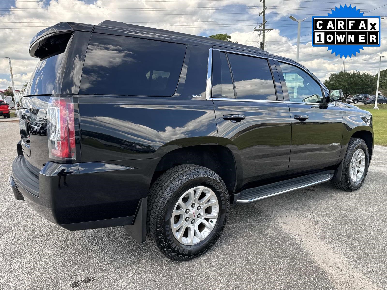 2019 Gmc Yukon SLT photo 3