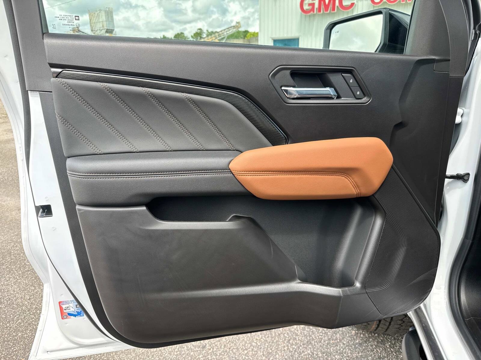 2025 GMC Canyon AT4 - Photo 21