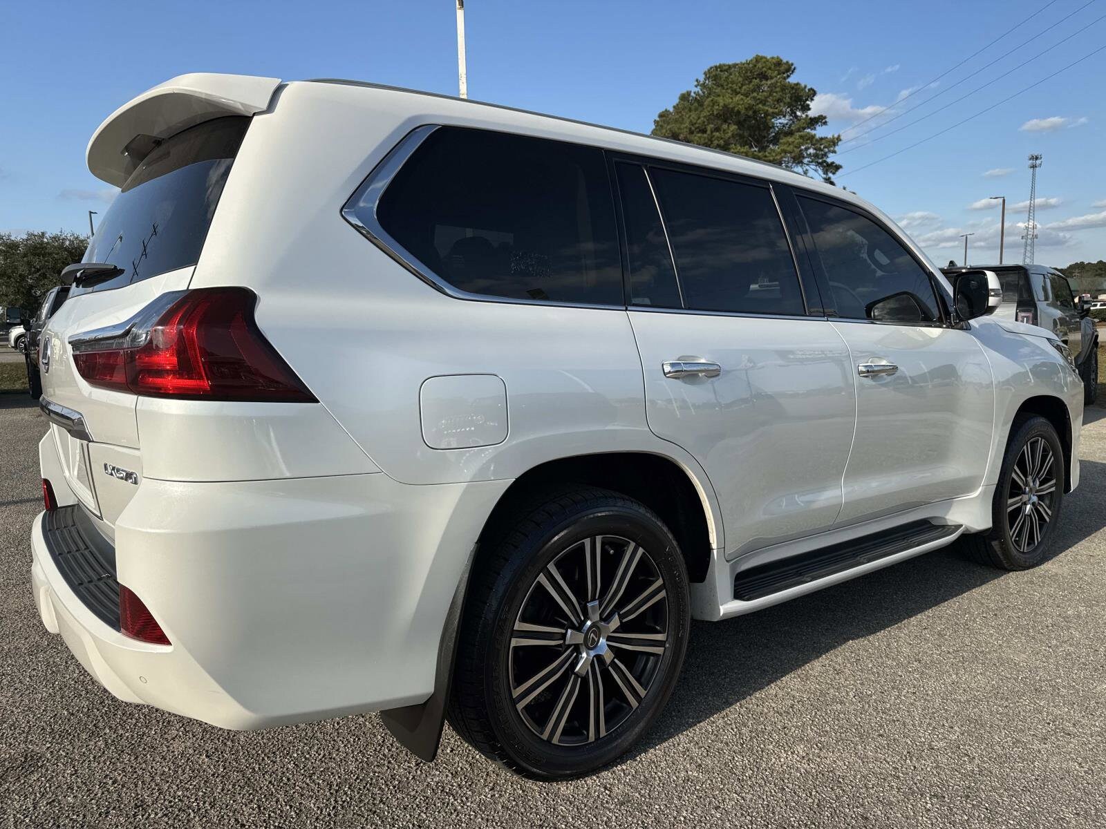 2018 Lexus LX 570 photo 3
