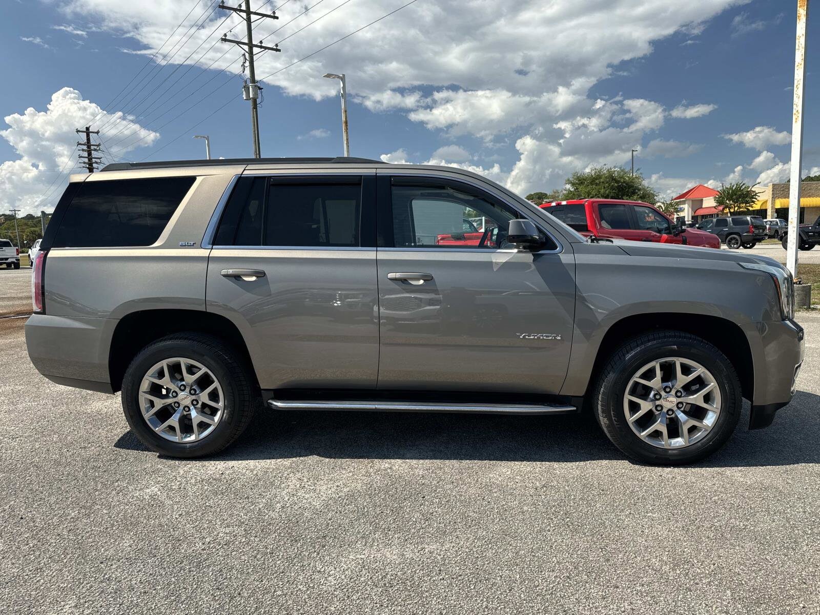 2019 Gmc Yukon SLT photo 2