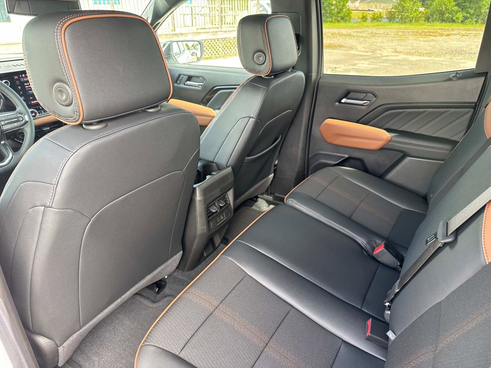 2025 GMC Canyon AT4 - Photo 17