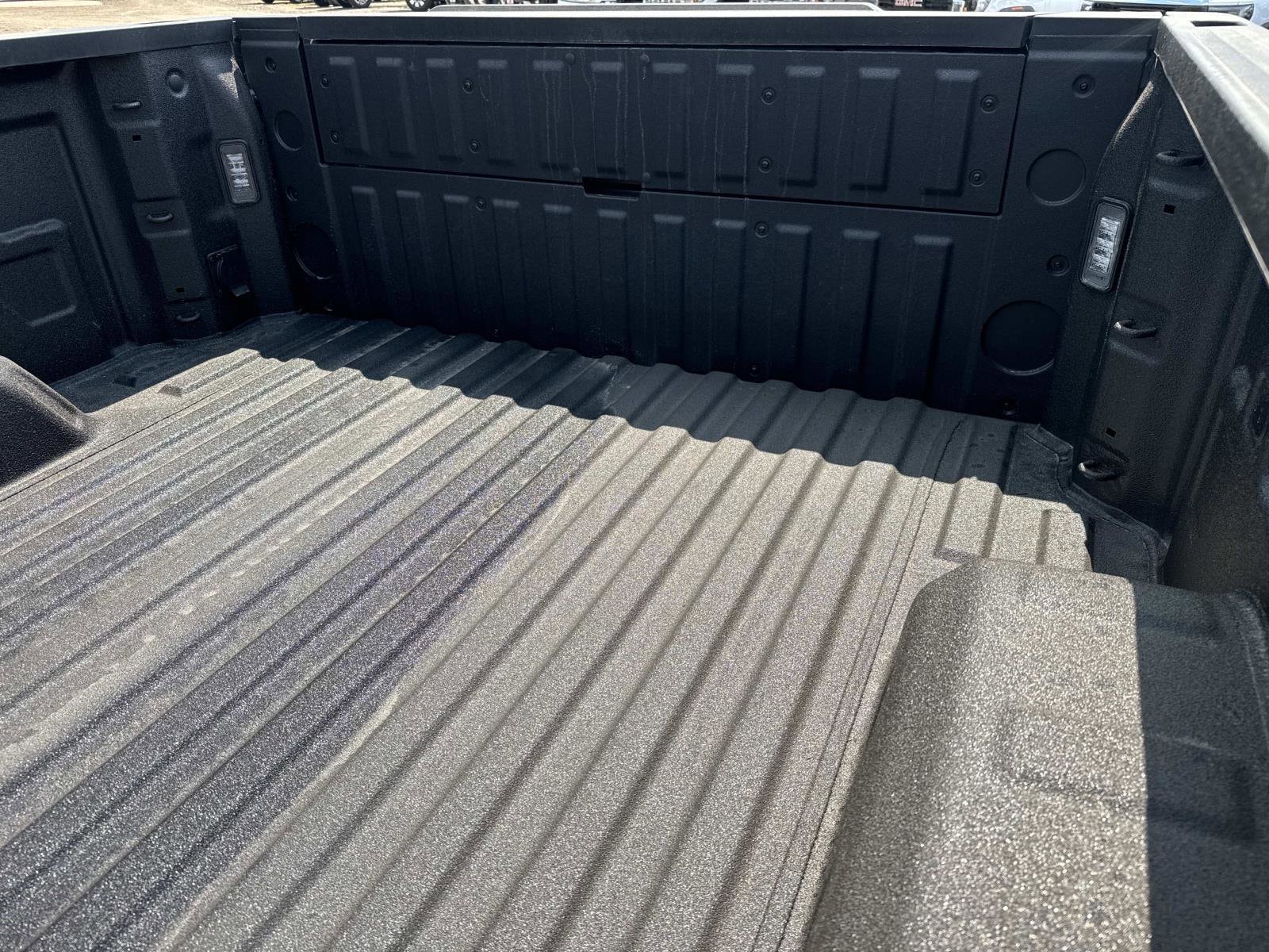2026 GMC Sierra 1500 SLT - Photo 13