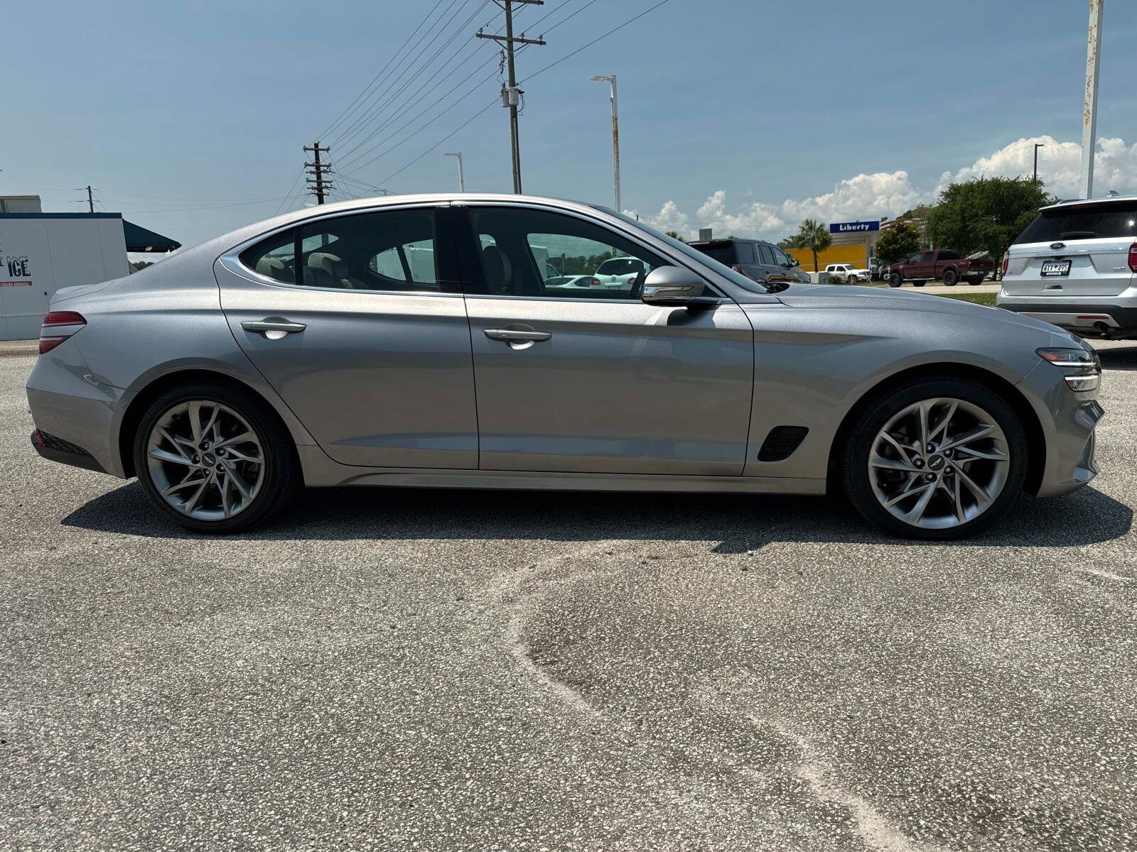 2022 Genesis G70 2.0T photo 2