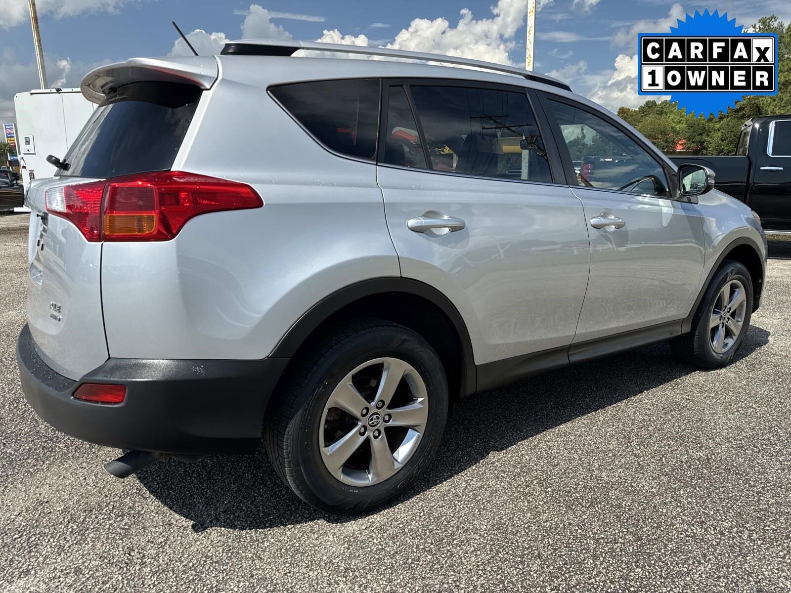 2015 Toyota RAV4 XLE photo 2