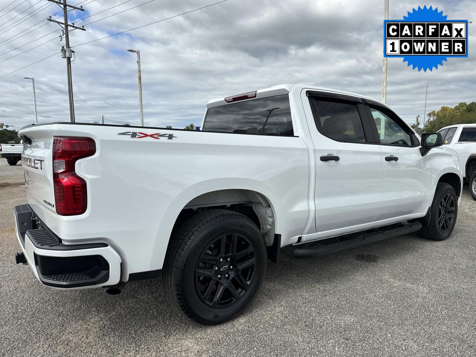 2024 Chevrolet Silverado 1500 Custom photo 2