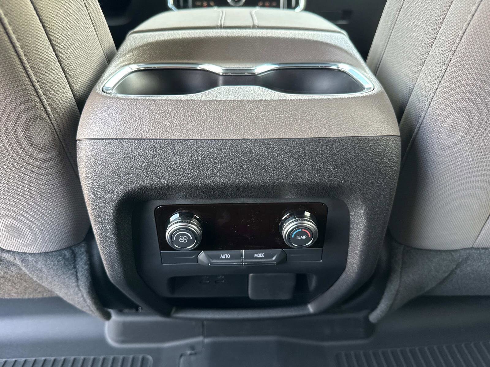2026 GMC Acadia Elevation - Photo 18