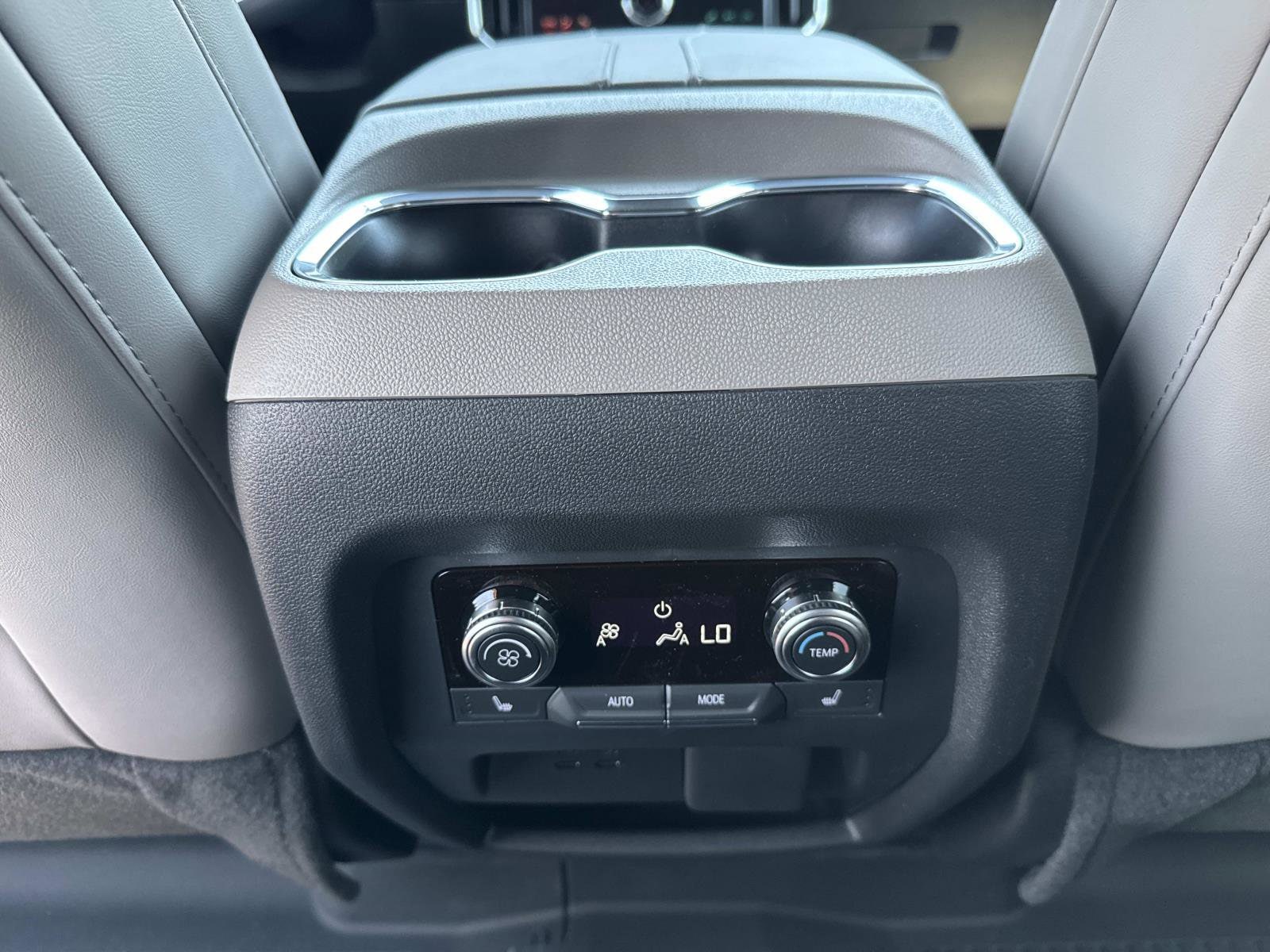2026 GMC Acadia Elevation - Photo 18
