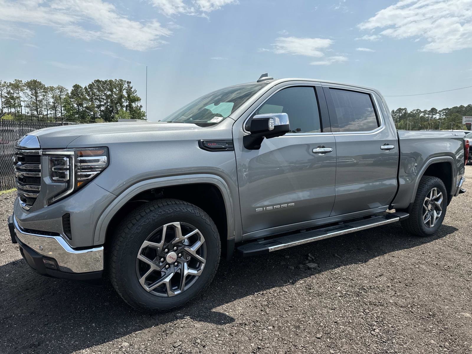 2026 GMC Sierra 1500 SLT - Photo 7