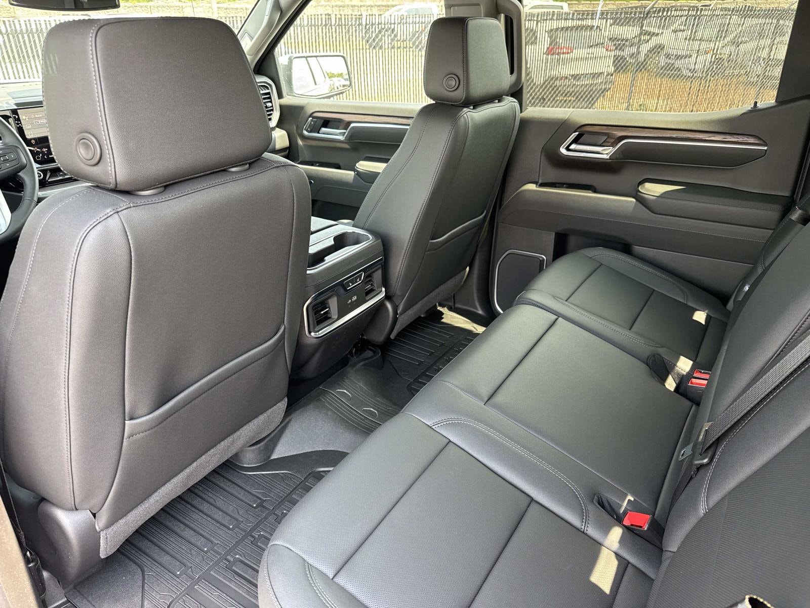 2026 GMC Sierra 1500 SLT - Photo 17