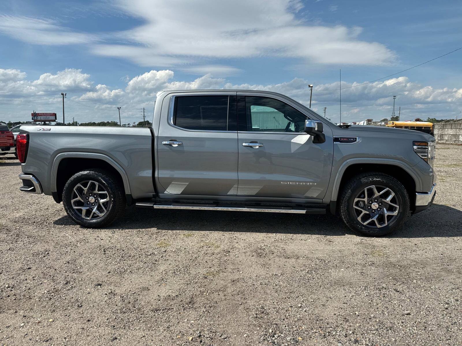 2025 Gmc Sierra 1500 SLT photo 2