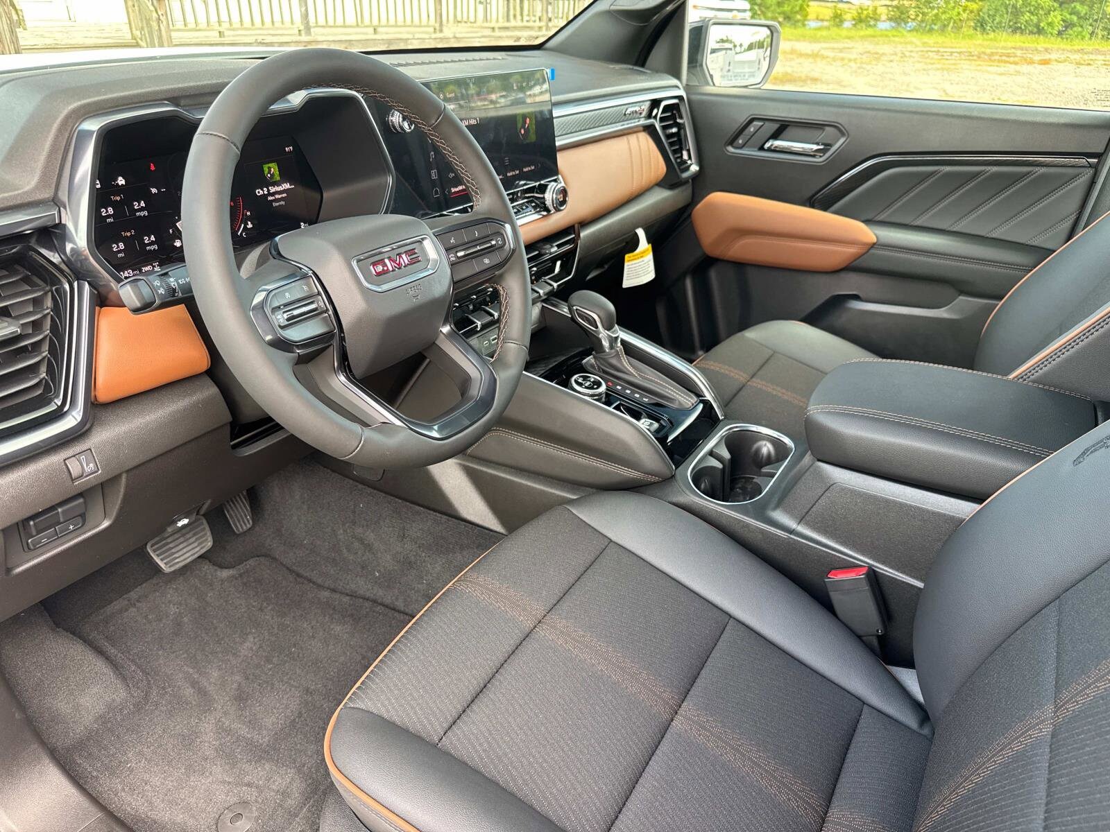 2025 GMC Canyon AT4 - Photo 26