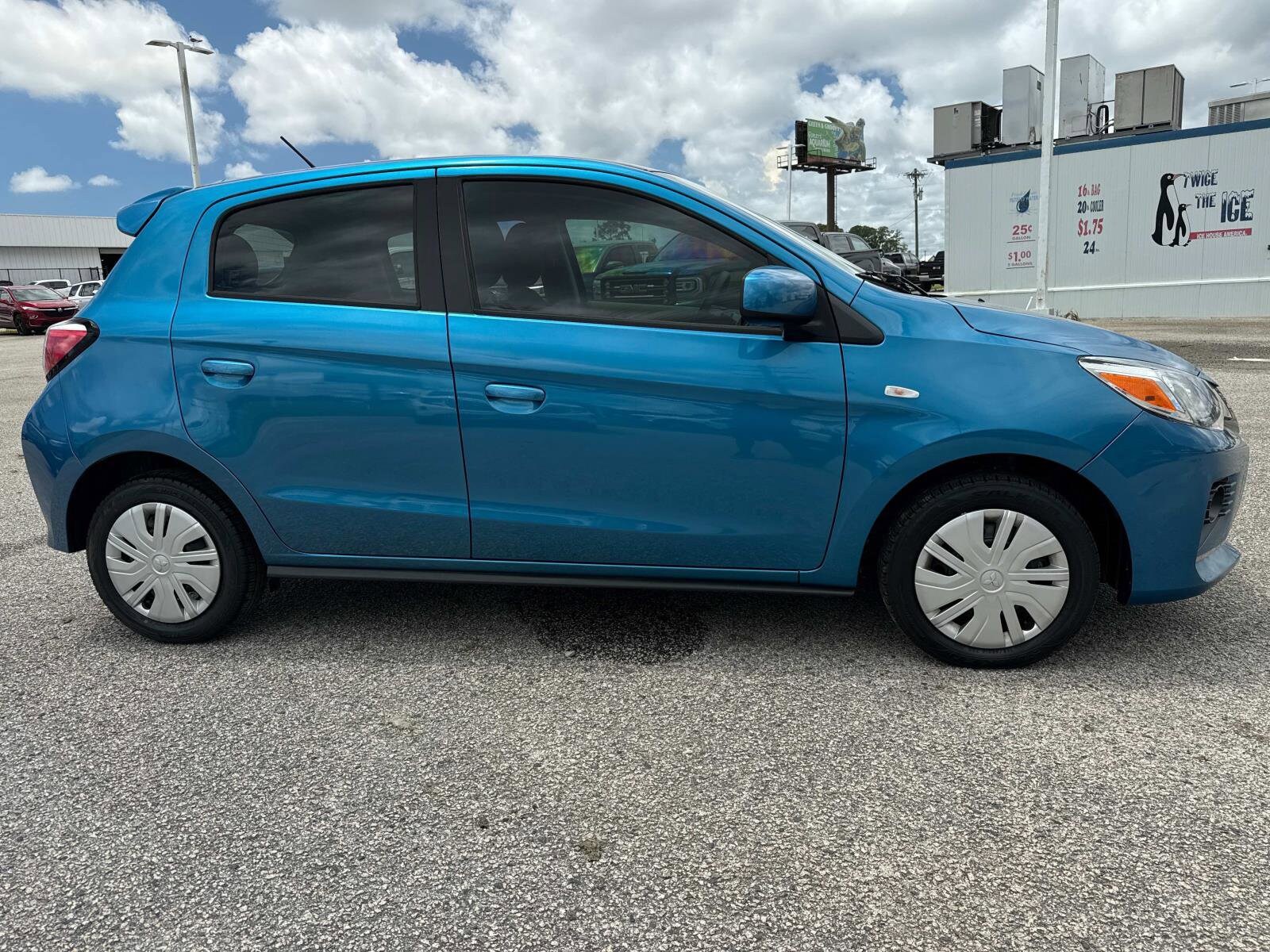 2023 Mitsubishi Mirage ES photo 2
