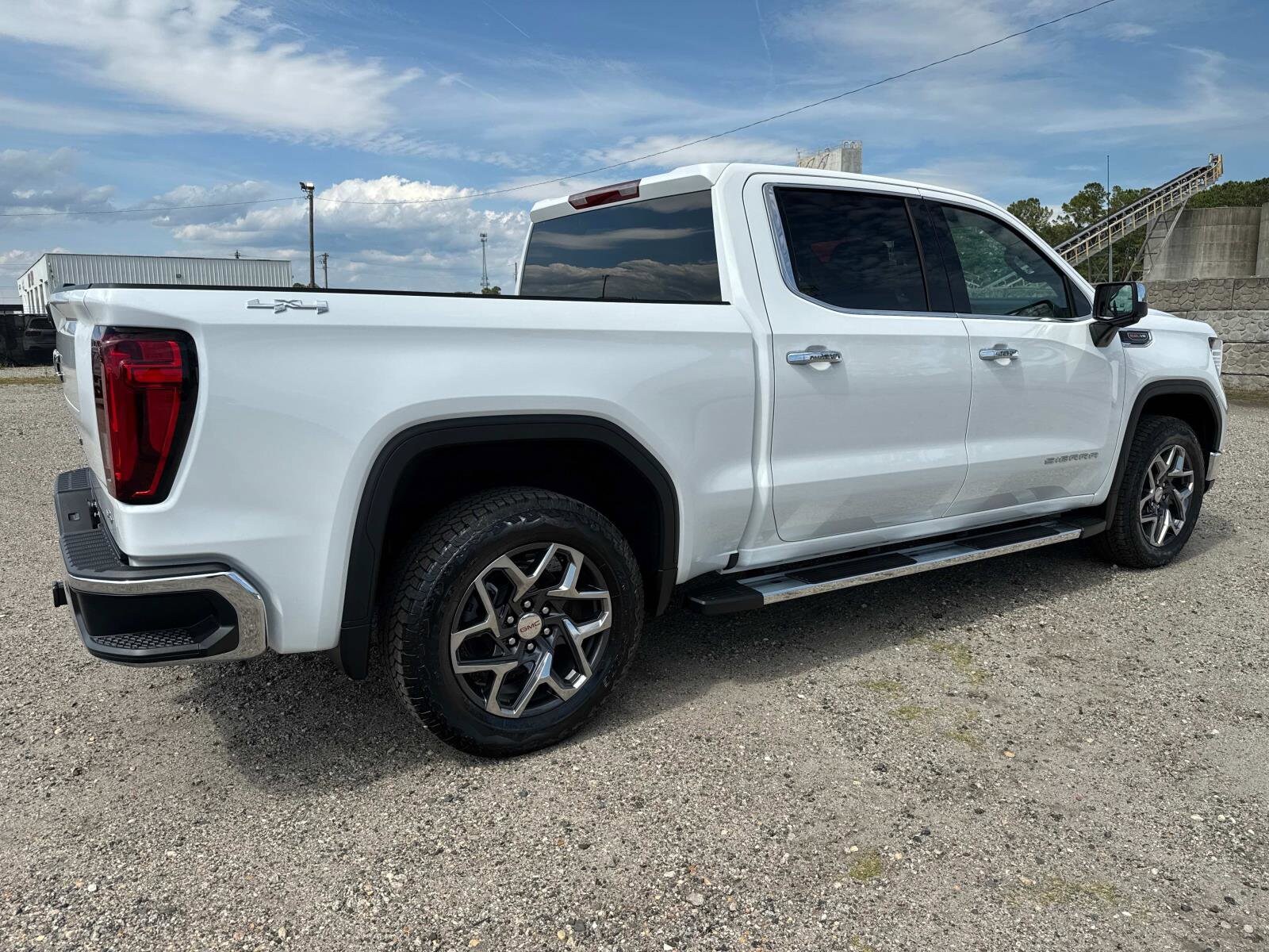 2025 Gmc Sierra 1500 SLT photo 3