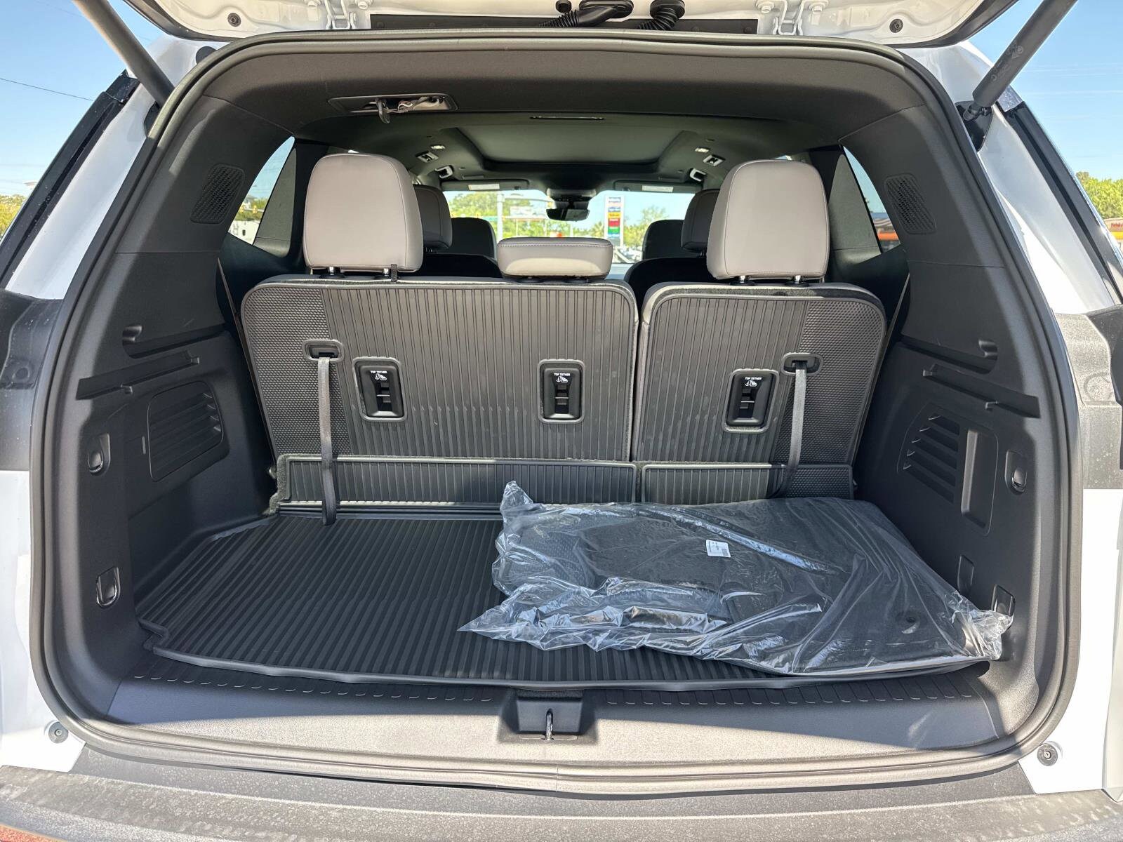 2026 GMC Acadia Elevation - Photo 11