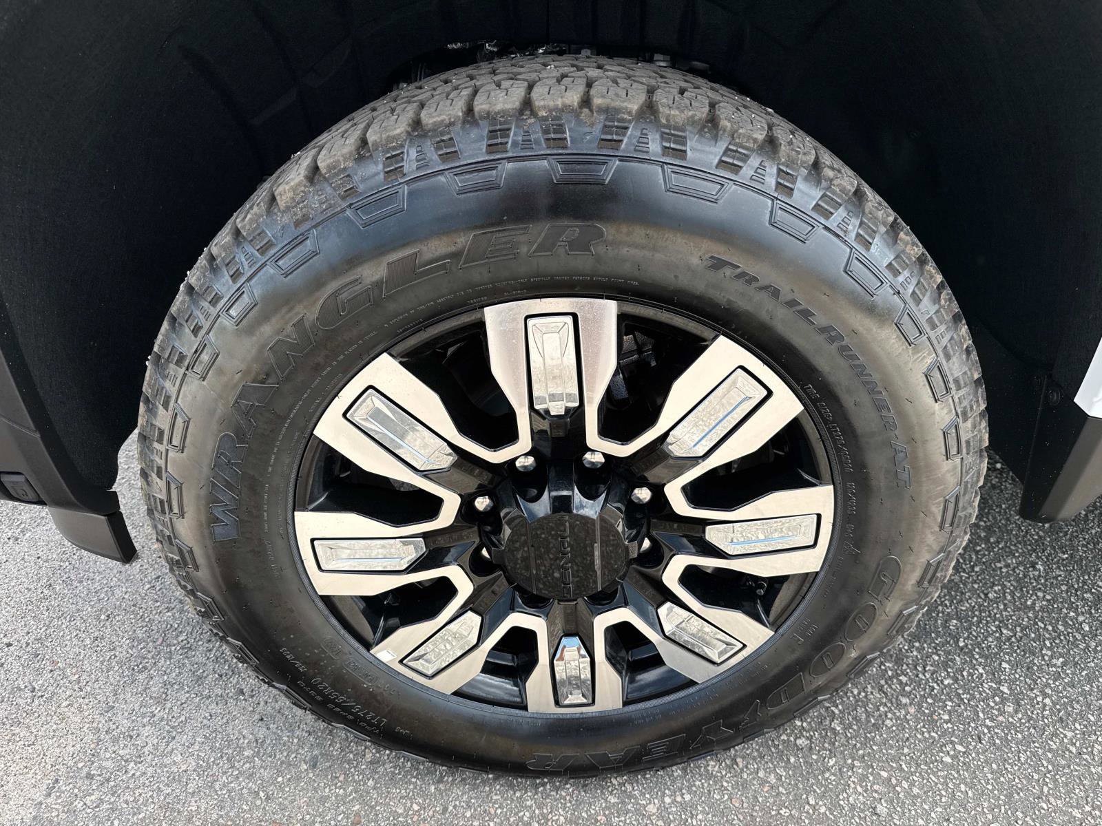2025 GMC Sierra 2500HD Denali - Photo 10