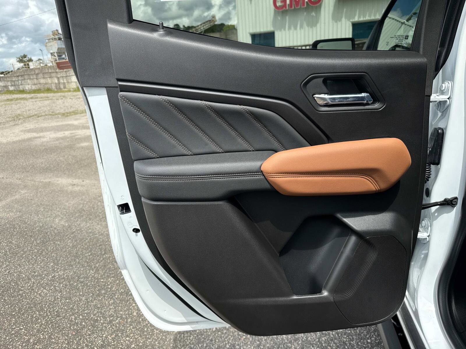 2025 GMC Canyon AT4 - Photo 15