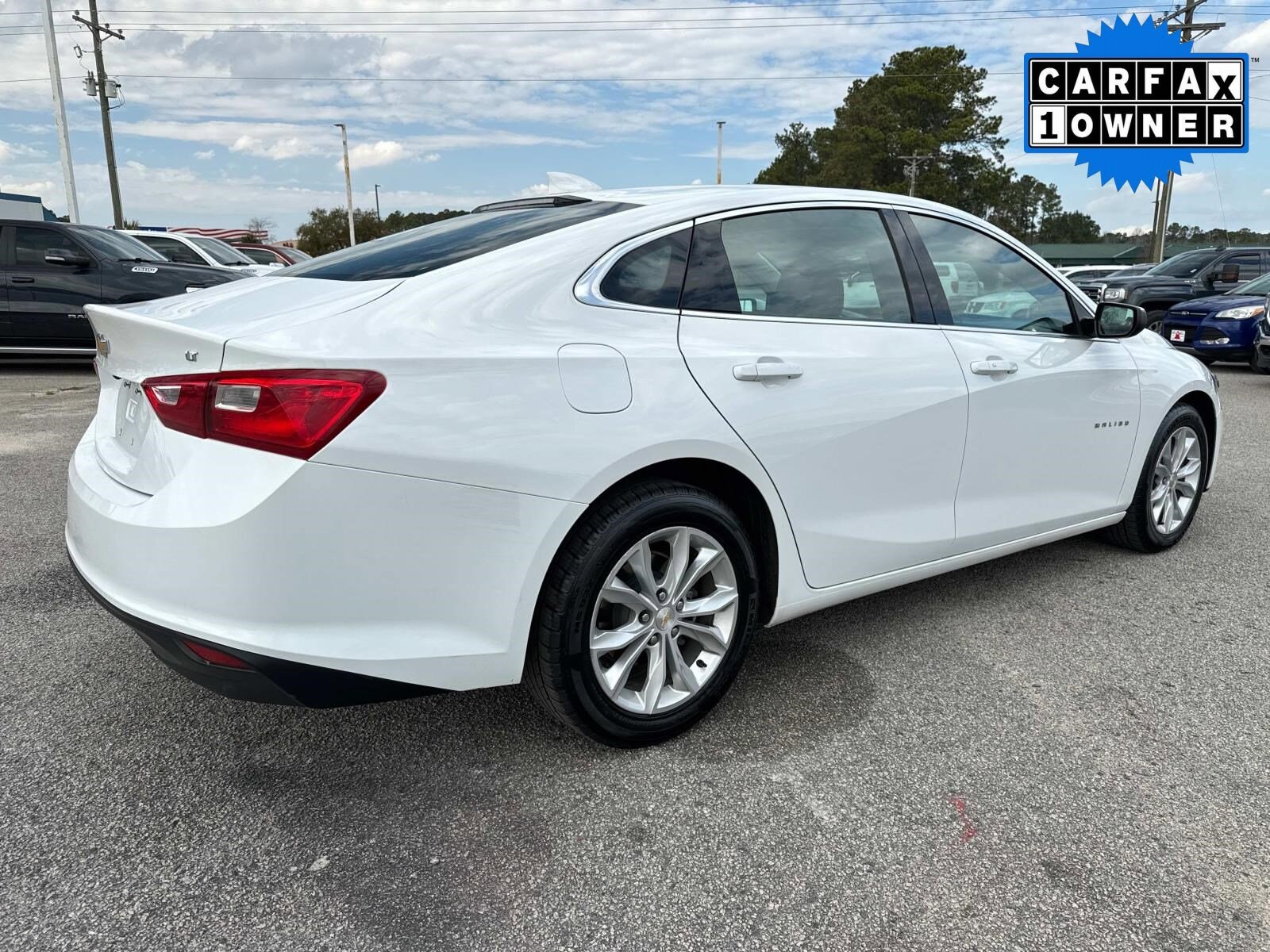 2023 Chevrolet Malibu 1LT photo 3